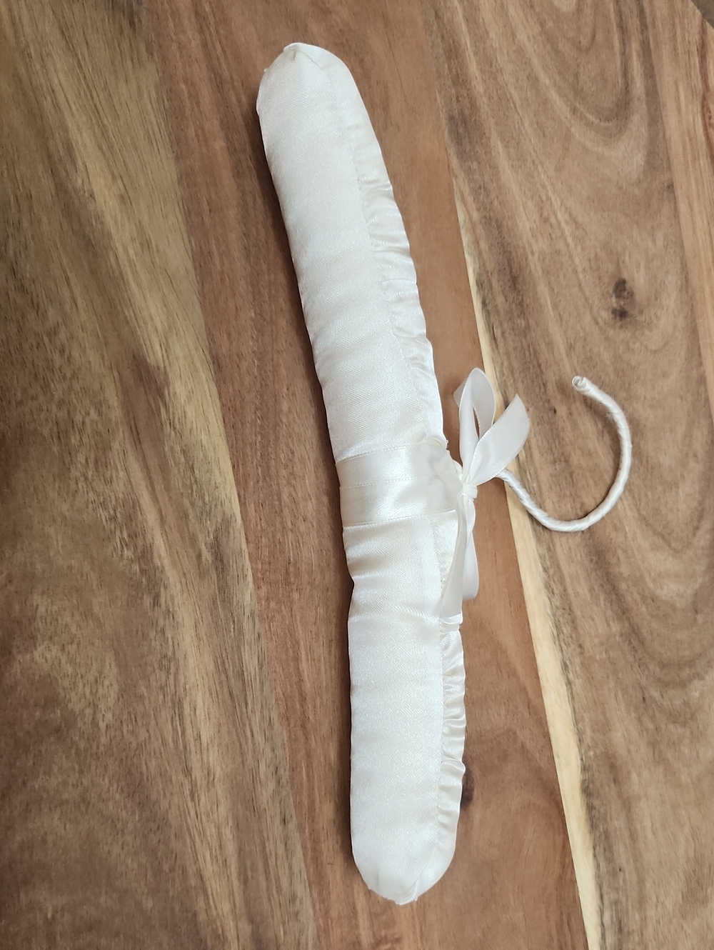 ✨ VTG Lot of 6 Hangers - Padded Satin & Contoured White ✨ - Picture 2 of 13